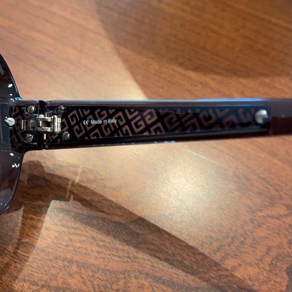 Givenchy sunglasses - Picture 4 of 5
